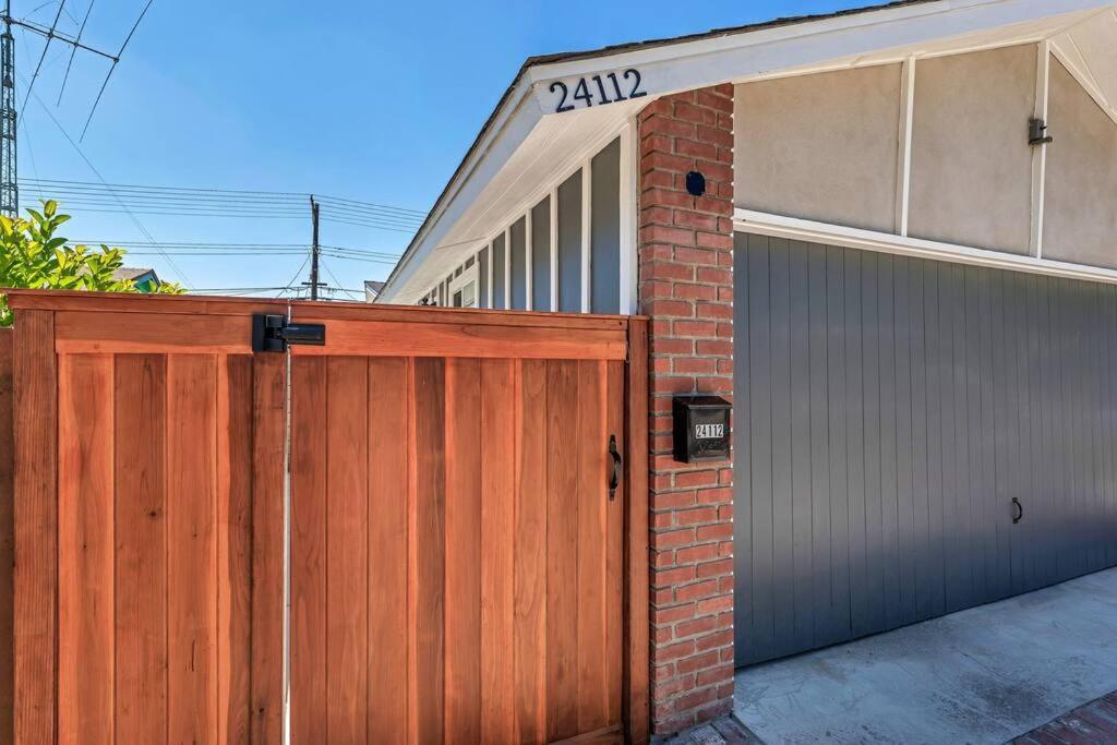 Modern 1-Bedroom Home In A Prime La Location Los Angeles Exterior photo